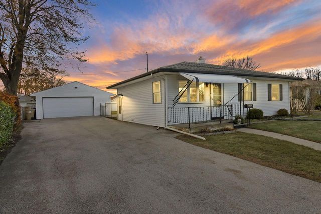 8542 19th AVENUE, Kenosha, WI 53143