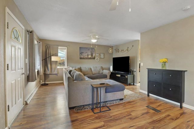 8542 19th AVENUE, Kenosha, WI 53143