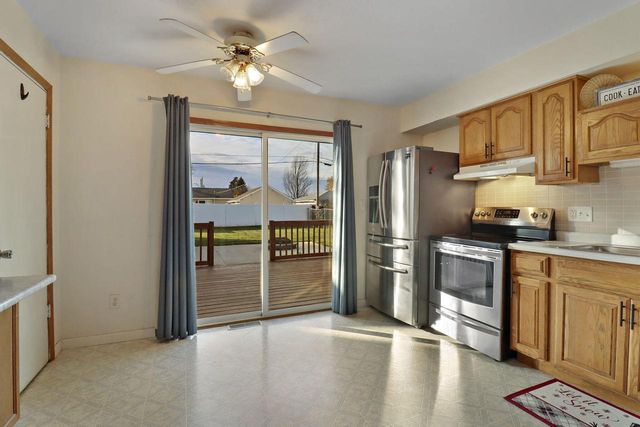 8542 19th AVENUE, Kenosha, WI 53143