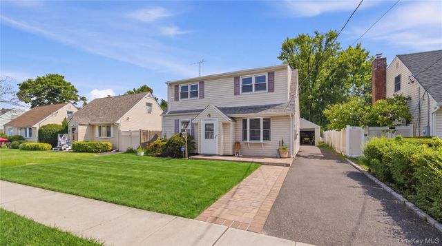 43 Nassau Avenue, Plainview, NY 11803