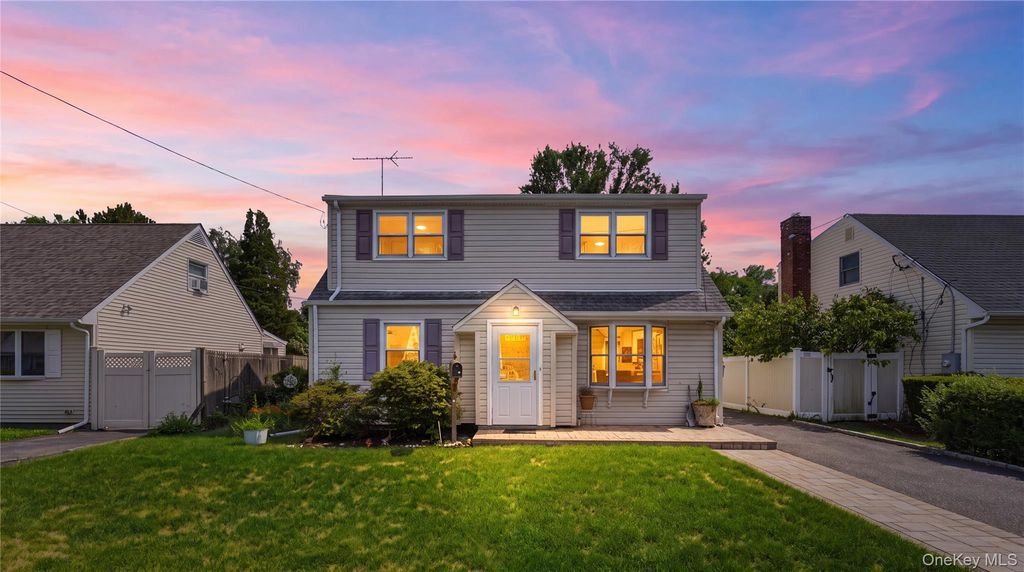 43 Nassau Avenue, Plainview, NY 11803