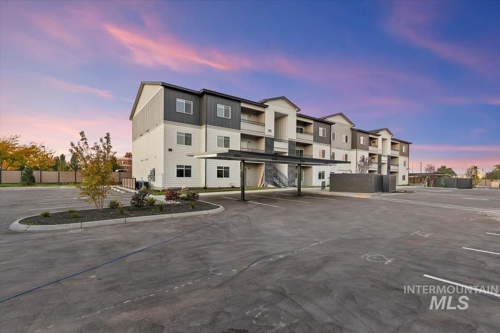 9848 W Sand Hill Dr, Nampa, ID 83687 photo 2