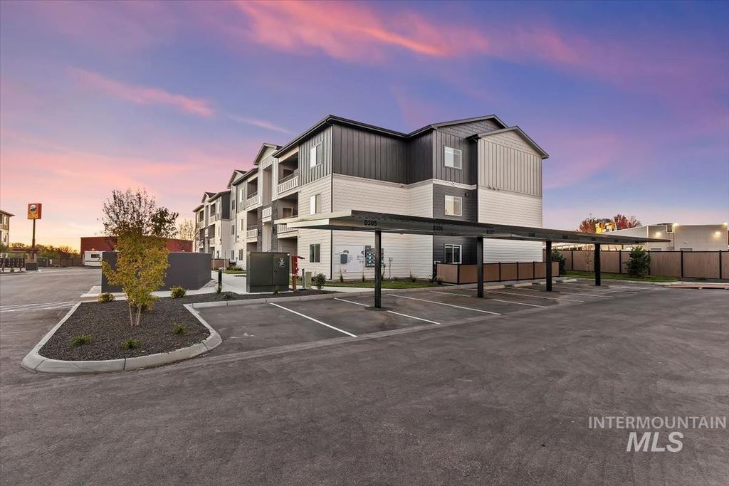 9848 W Sand Hill Dr, Nampa, ID 83687 photo 3