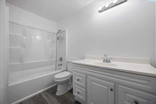 1708 W 24th Ave, Kennewick, WA 99337