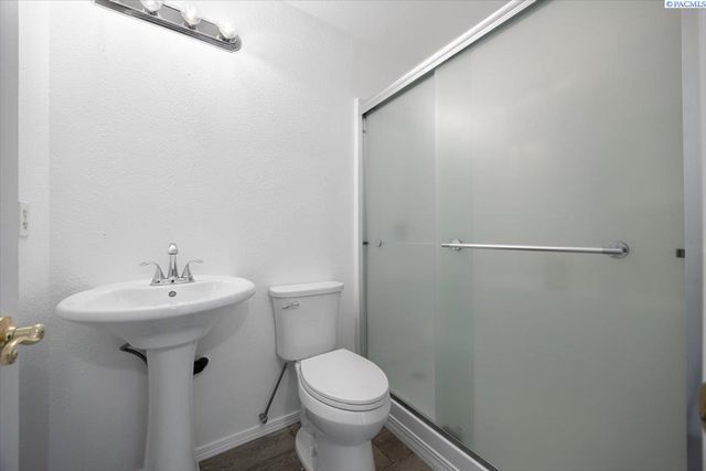 1708 W 24th Ave, Kennewick, WA 99337