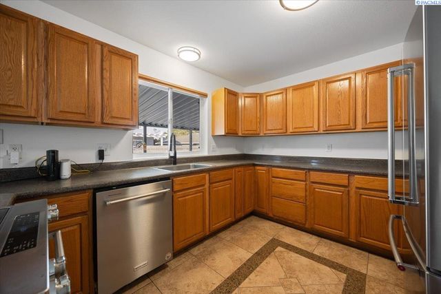 1708 W 24th Ave, Kennewick, WA 99337