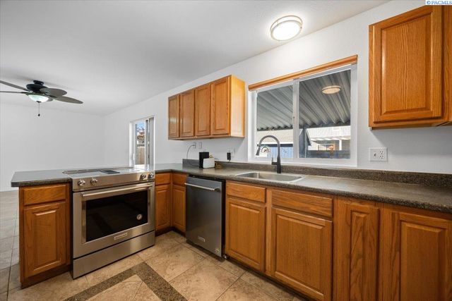 1708 W 24th Ave, Kennewick, WA 99337