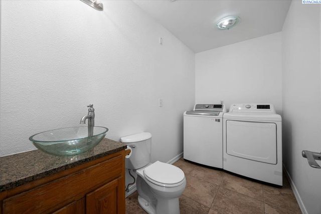 1708 W 24th Ave, Kennewick, WA 99337