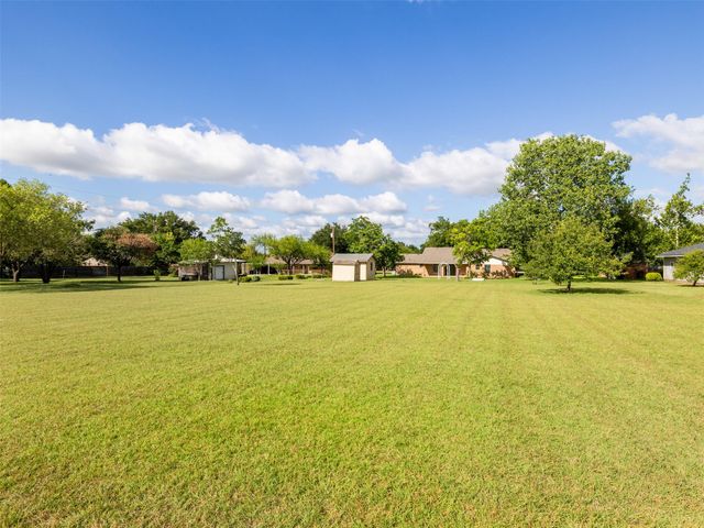 2707 North DR, Taylor, TX 76574