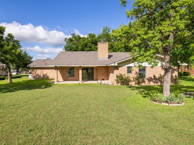 2707 North DR, Taylor, TX 76574