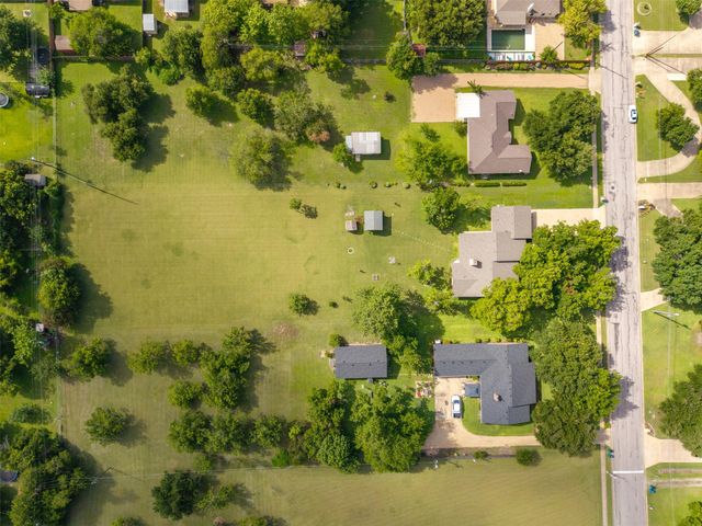 2707 North DR, Taylor, TX 76574