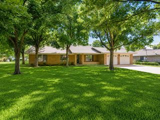2707 North DR, Taylor, TX 76574