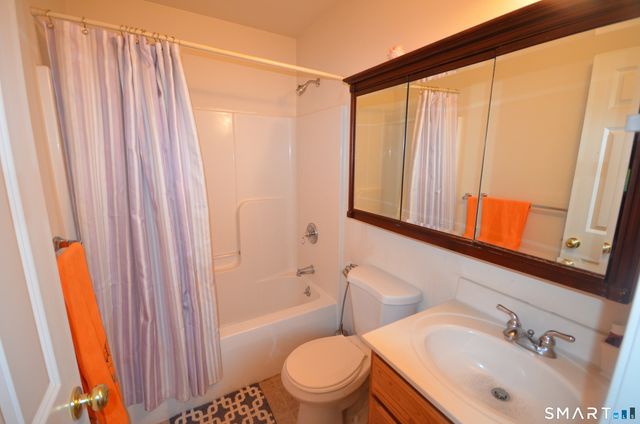 1376 Chopsey Hill Road, Bridgeport, CT 06606