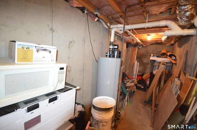 1376 Chopsey Hill Road, Bridgeport, CT 06606