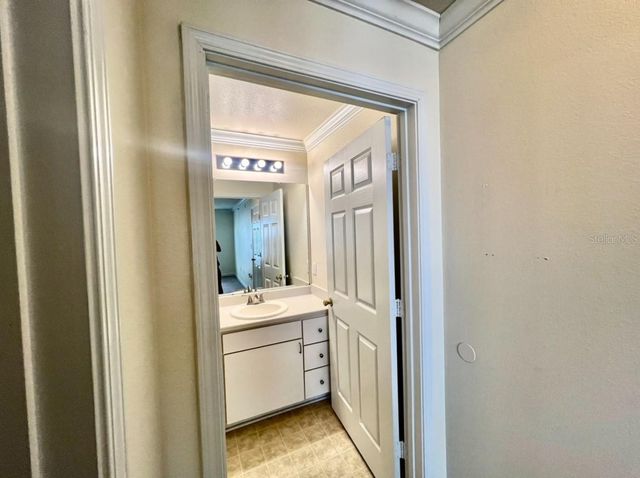 18469 BRIDLE CLUB DRIVE Building 3, Tampa, FL 33647