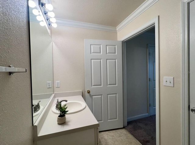 18469 BRIDLE CLUB DRIVE Building 3, Tampa, FL 33647