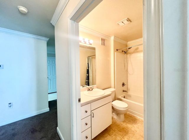 18469 BRIDLE CLUB DRIVE Building 3, Tampa, FL 33647