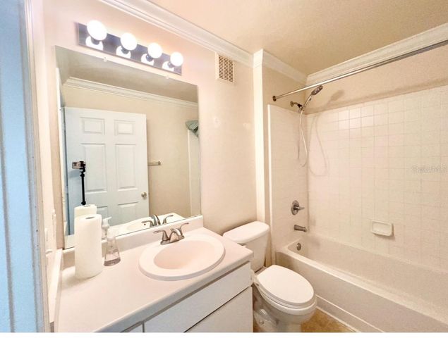 18469 BRIDLE CLUB DRIVE Building 3, Tampa, FL 33647