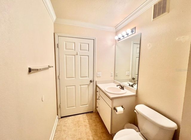 18469 BRIDLE CLUB DRIVE Building 3, Tampa, FL 33647