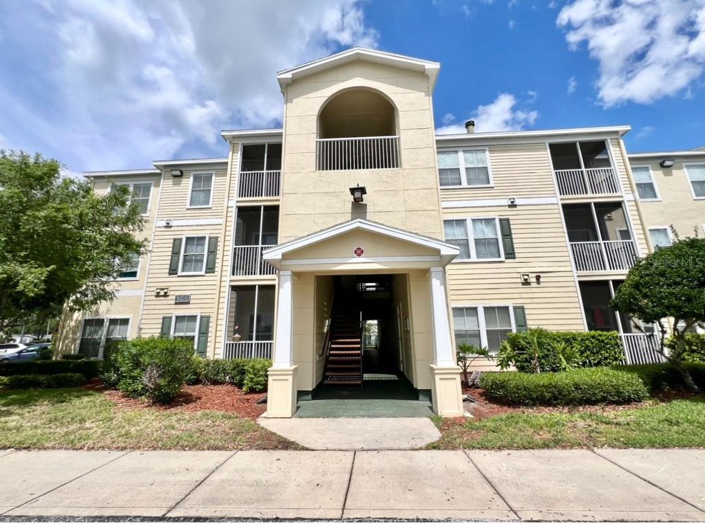 18469 BRIDLE CLUB DRIVE Building 3, Tampa, FL 33647
