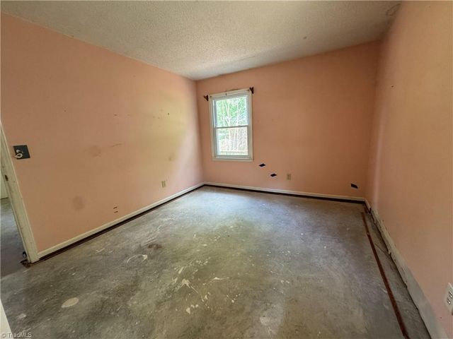 1674 Village Place, Winston-salem, NC 27127