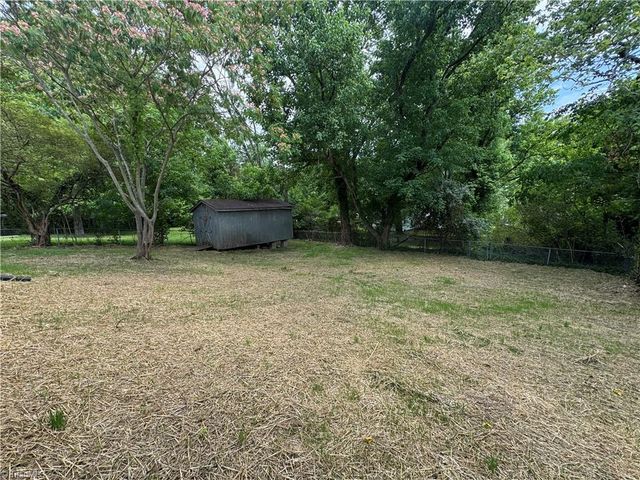 1674 Village Place, Winston-salem, NC 27127