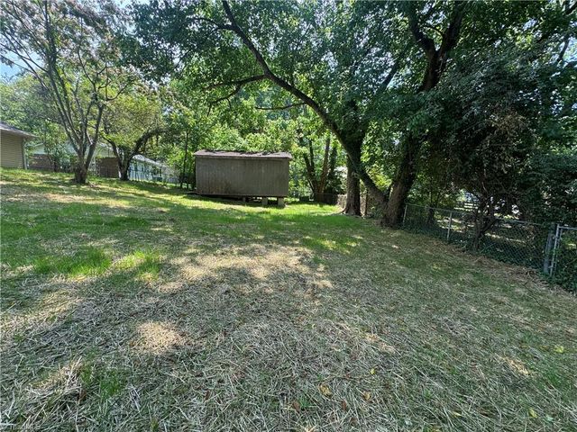 1674 Village Place, Winston-salem, NC 27127