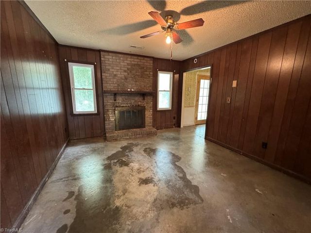 1674 Village Place, Winston-salem, NC 27127