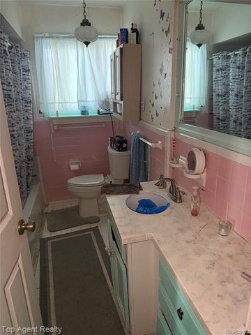 8774 Shannon Drive, Sterling Heights, MI 48314