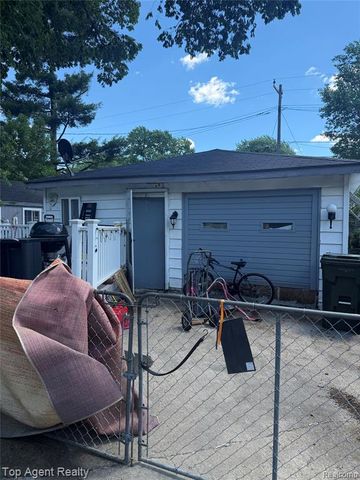 8774 Shannon Drive, Sterling Heights, MI 48314