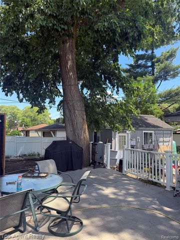 8774 Shannon Drive, Sterling Heights, MI 48314