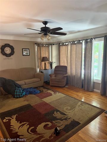 8774 Shannon Drive, Sterling Heights, MI 48314