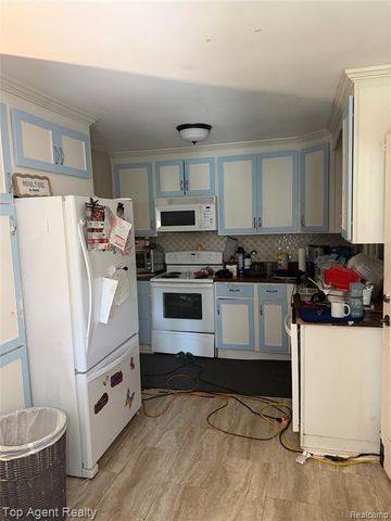 8774 Shannon Drive, Sterling Heights, MI 48314