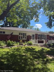 8774 Shannon Drive, Sterling Heights, MI 48314