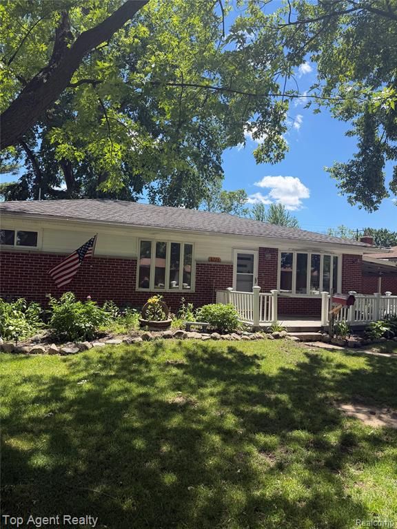 8774 Shannon Drive, Sterling Heights, MI 48314