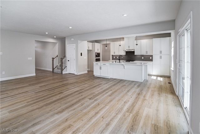 6035 Woodland Bend Drive, North Royalton, OH 44133