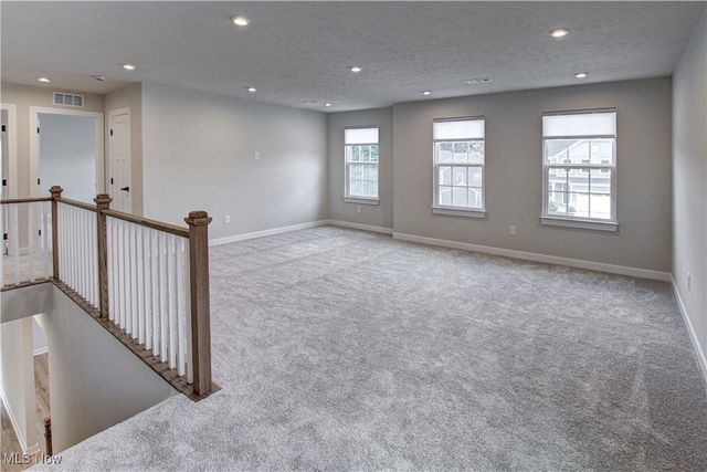 6035 Woodland Bend Drive, North Royalton, OH 44133