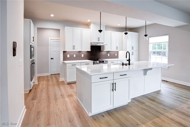 6035 Woodland Bend Drive, North Royalton, OH 44133