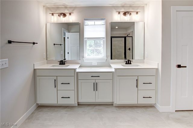 6035 Woodland Bend Drive, North Royalton, OH 44133