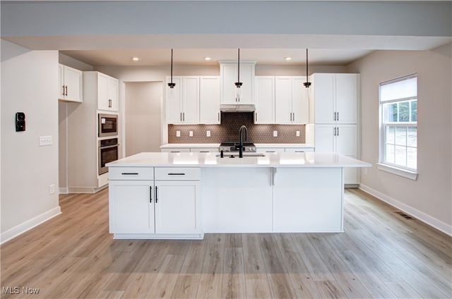 6035 Woodland Bend Drive, North Royalton, OH 44133