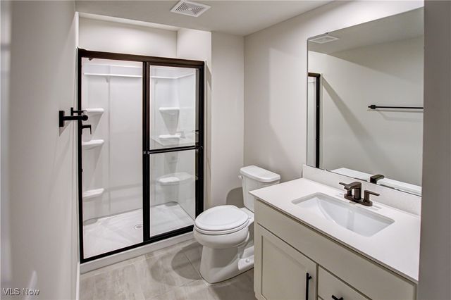 6035 Woodland Bend Drive, North Royalton, OH 44133