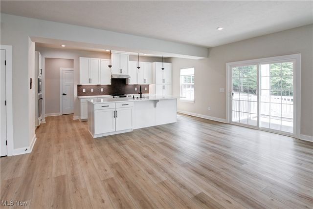 6035 Woodland Bend Drive, North Royalton, OH 44133