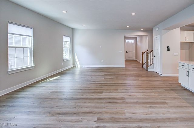 6035 Woodland Bend Drive, North Royalton, OH 44133