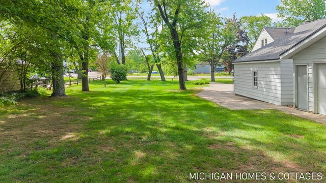 10671 Chicago Drive, Zeeland, MI 49464