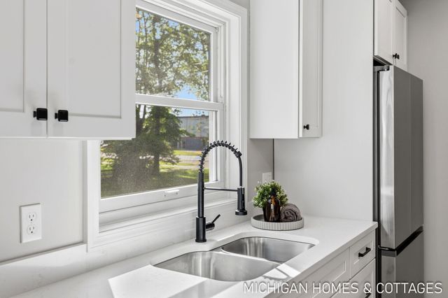 10671 Chicago Drive, Zeeland, MI 49464