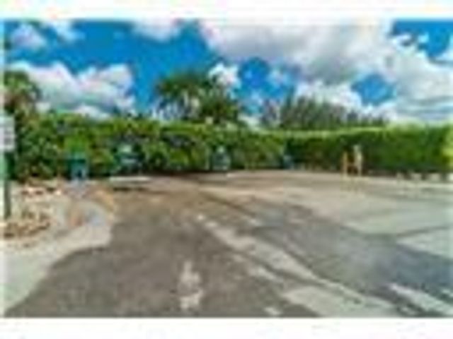 8900 Washington Boulevard 418, Pembroke Pines, FL 33025
