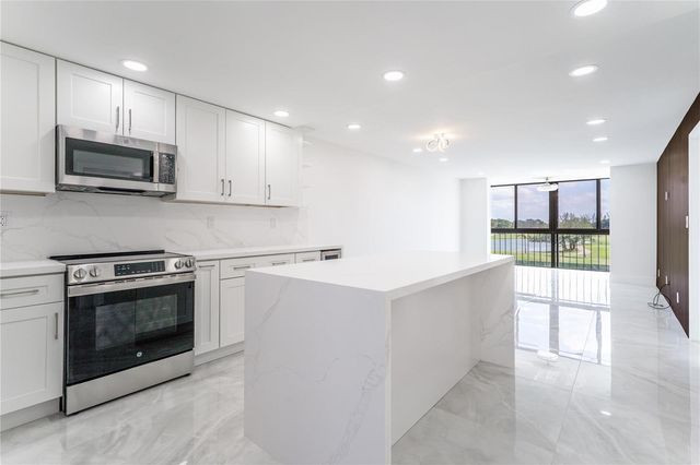 8900 Washington Boulevard 418, Pembroke Pines, FL 33025