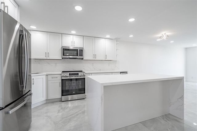 8900 Washington Boulevard 418, Pembroke Pines, FL 33025