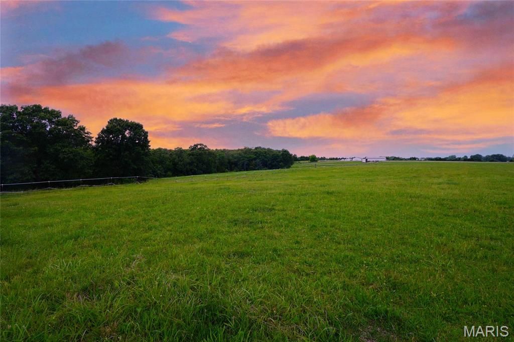 Image 15 of property listing at 10 Acres S. Highway 19, Hermann, MO 65041