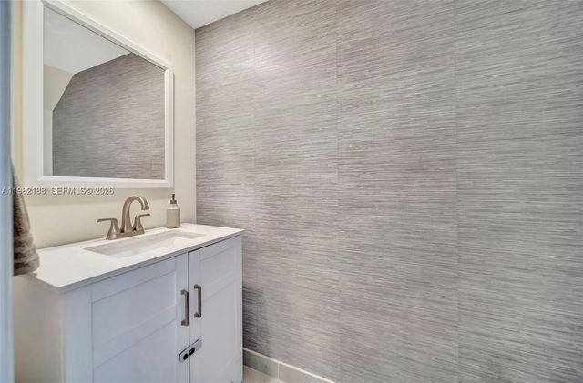 11295 W 34th Way, Hialeah Gardens, FL 33018